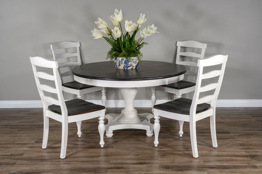 Carriage House Round Table-image